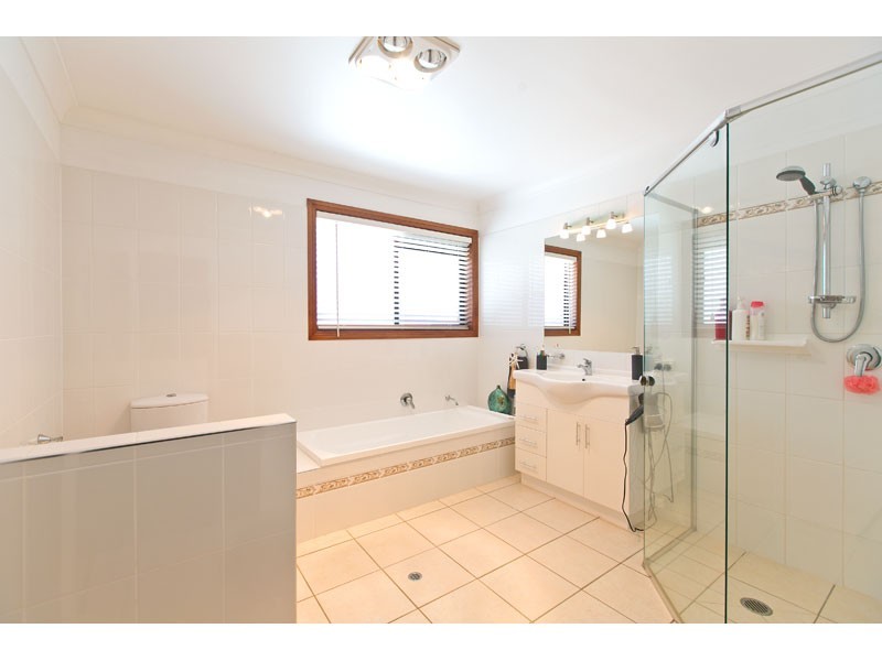 18 Clearwater Street, Ormiston QLD 4160