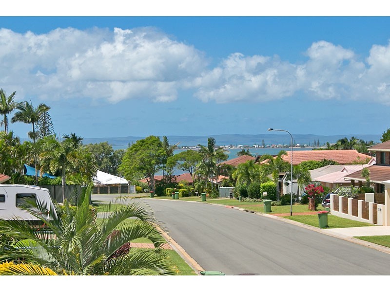 18 Clearwater Street, Ormiston QLD 4160