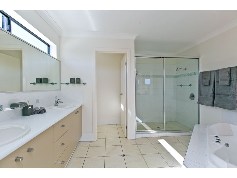 28 Helena Street, Wellington Point QLD 4160