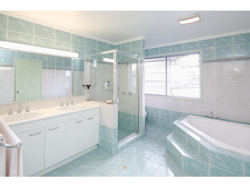 38 Caravel Court, Raby Bay QLD 4163