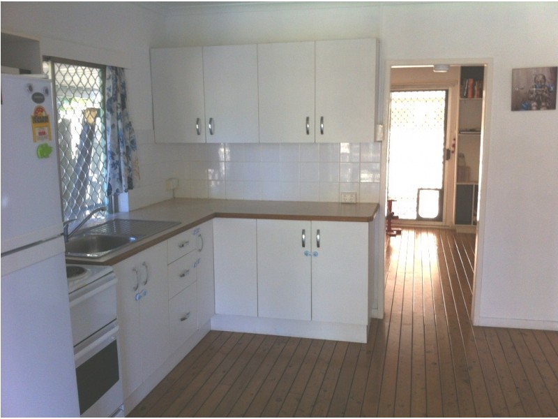 17 Orange Grove Street, Coochiemudlo Island QLD 4184