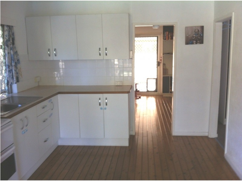 17 Orange Grove Street, Coochiemudlo Island QLD 4184