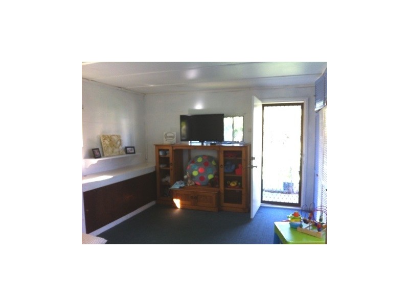 17 Orange Grove Street, Coochiemudlo Island QLD 4184