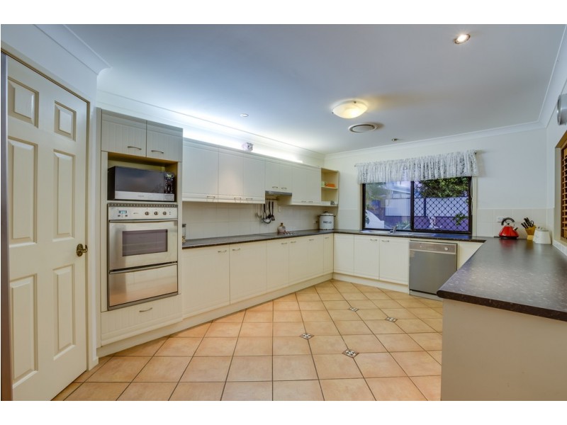 7 Penzance Drive, Redland Bay QLD 4165