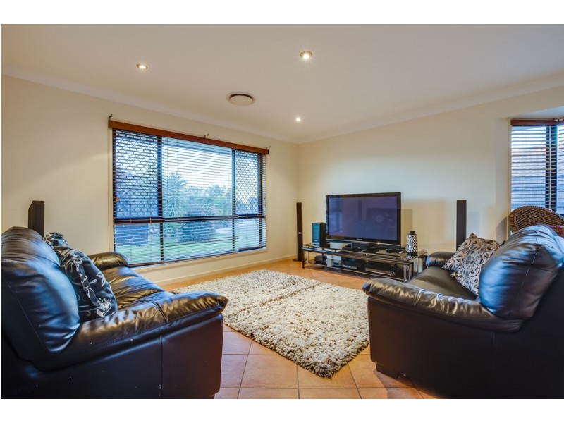 7 Penzance Drive, Redland Bay QLD 4165