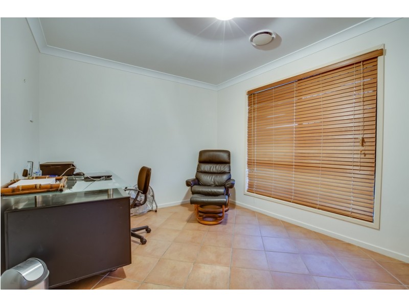 7 Penzance Drive, Redland Bay QLD 4165