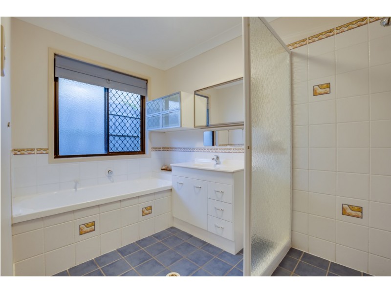 7 Penzance Drive, Redland Bay QLD 4165