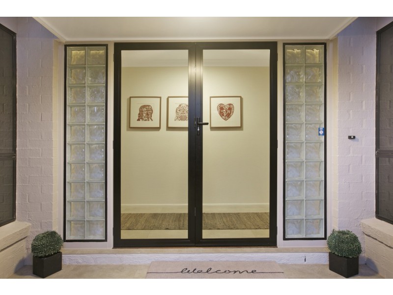 28 Newbury Place, Carindale QLD 4152