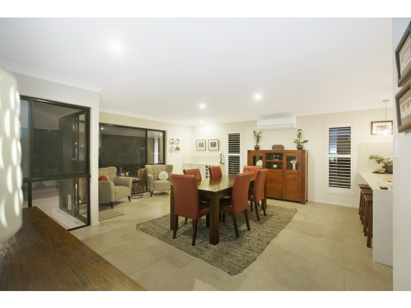 28 Newbury Place, Carindale QLD 4152