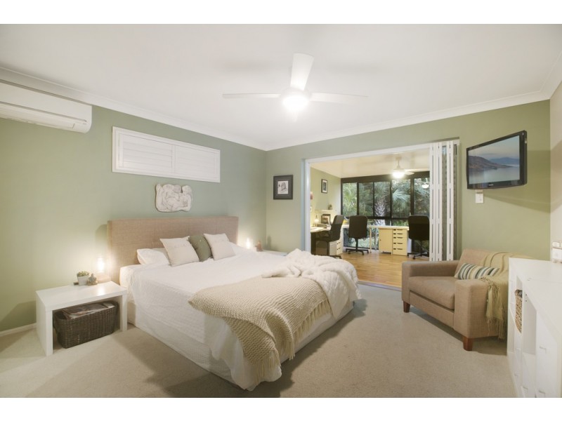 28 Newbury Place, Carindale QLD 4152