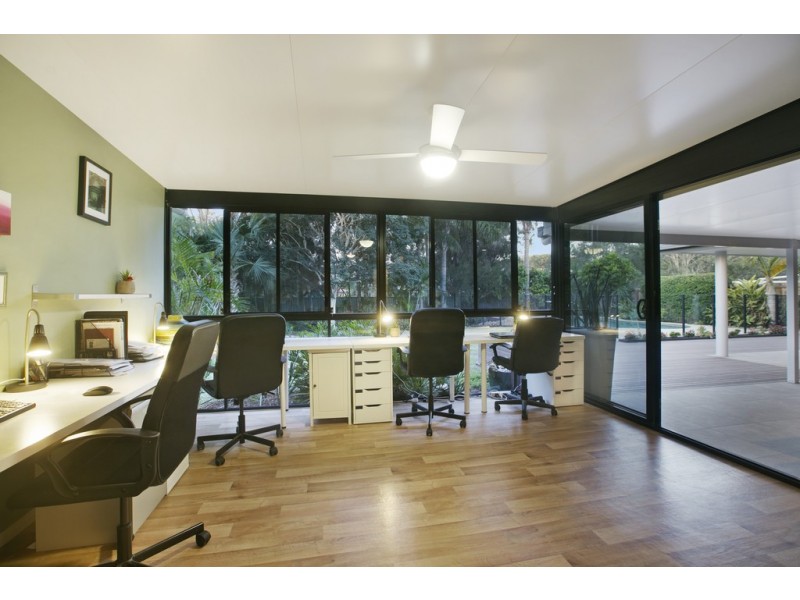 28 Newbury Place, Carindale QLD 4152