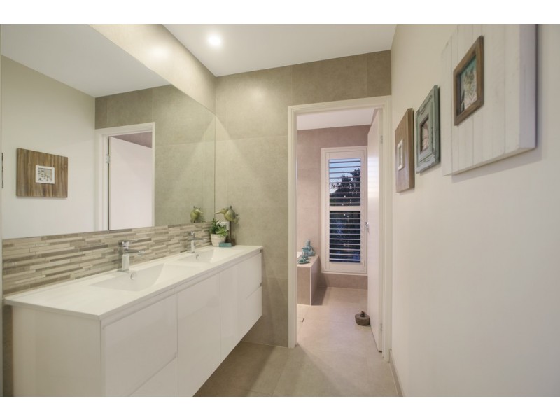 28 Newbury Place, Carindale QLD 4152