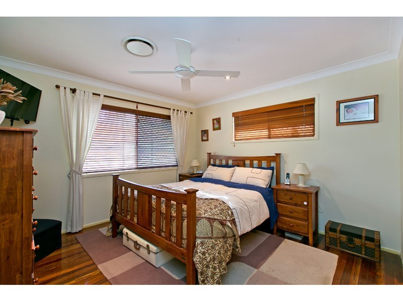 26 Holder Street, Wishart QLD 4122