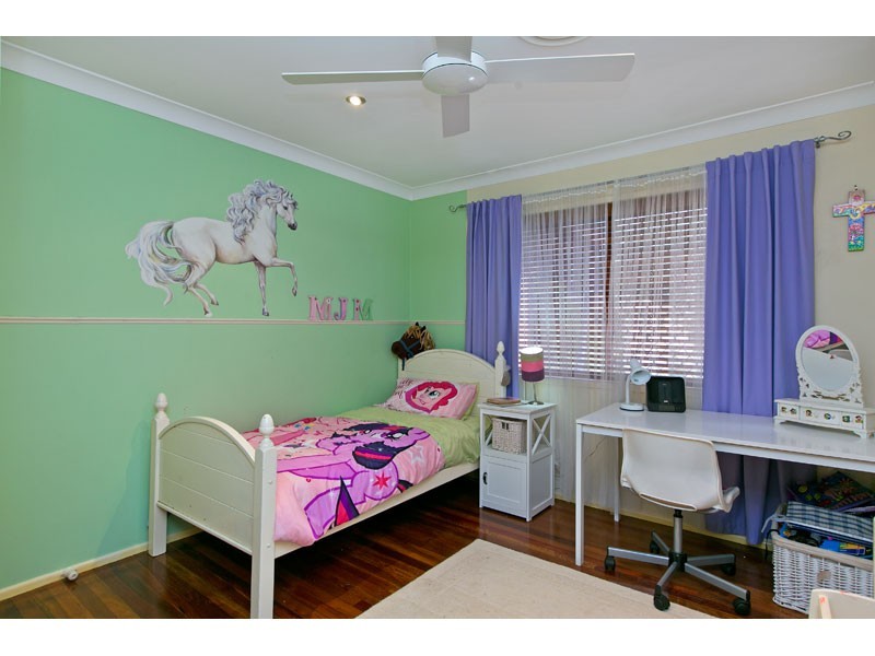 26 Holder Street, Wishart QLD 4122