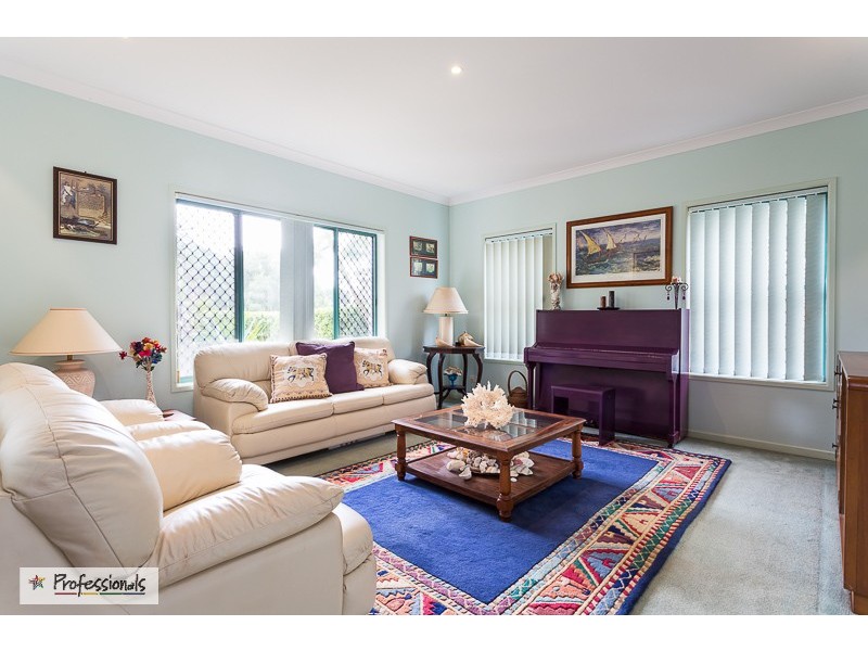 2c Bainbridge Street East, Ormiston QLD 4160