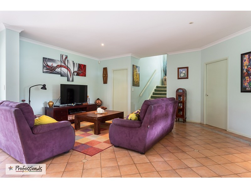 2c Bainbridge Street East, Ormiston QLD 4160