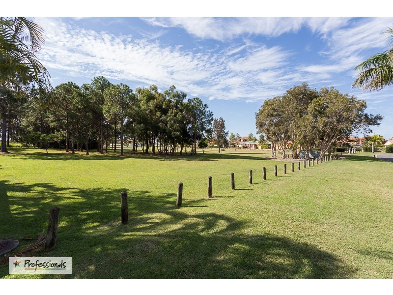 2c Bainbridge Street East, Ormiston QLD 4160