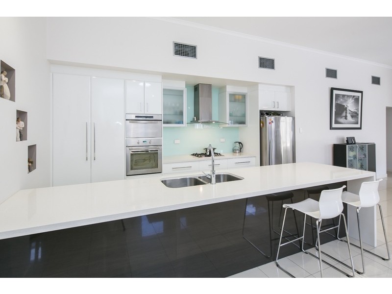 8 Lemongrove Road, Birkdale QLD 4159