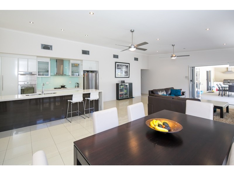 8 Lemongrove Road, Birkdale QLD 4159