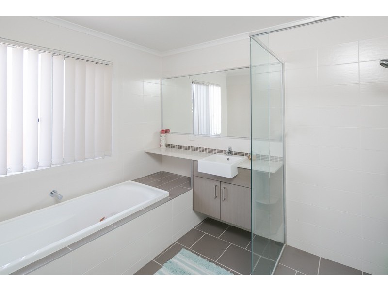 8 Lemongrove Road, Birkdale QLD 4159