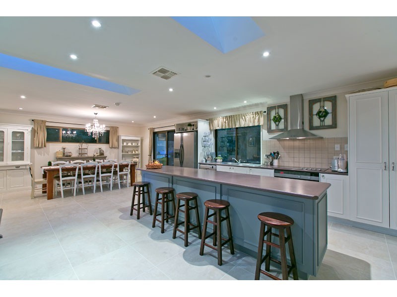 2 St James Road, Birkdale QLD 4159