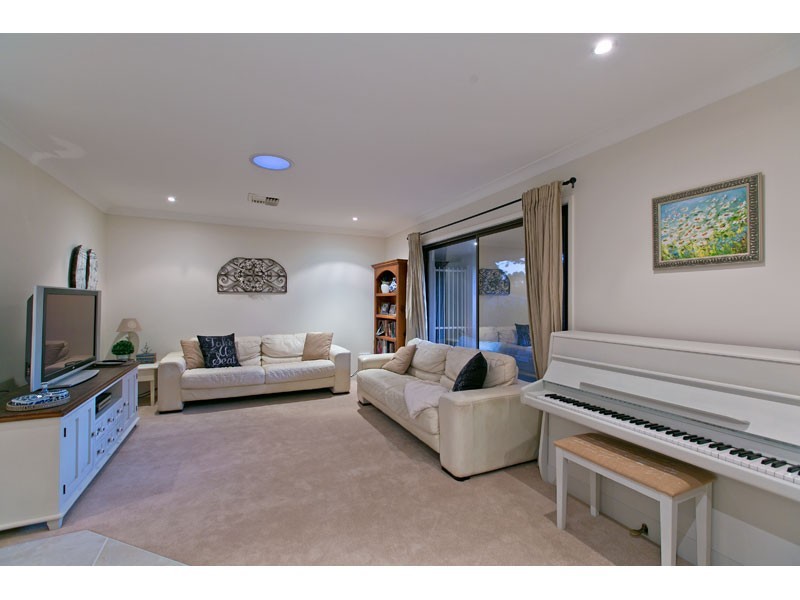 2 St James Road, Birkdale QLD 4159