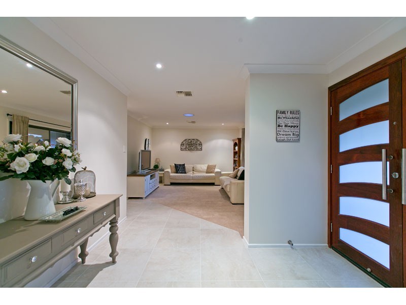 2 St James Road, Birkdale QLD 4159