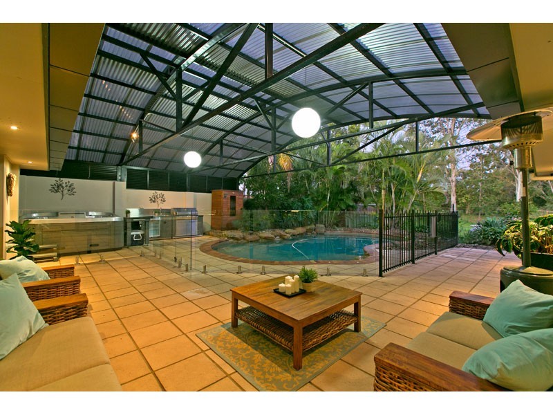 2 St James Road, Birkdale QLD 4159