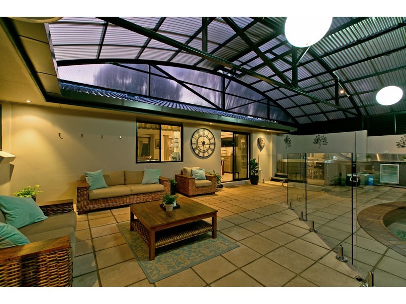 2 St James Road, Birkdale QLD 4159