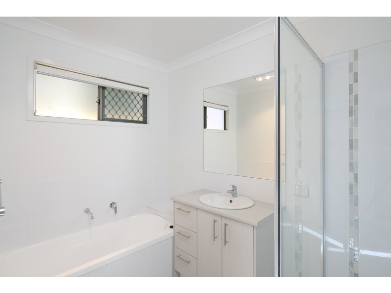 11b St Andrews Avenue, Birkdale QLD 4159