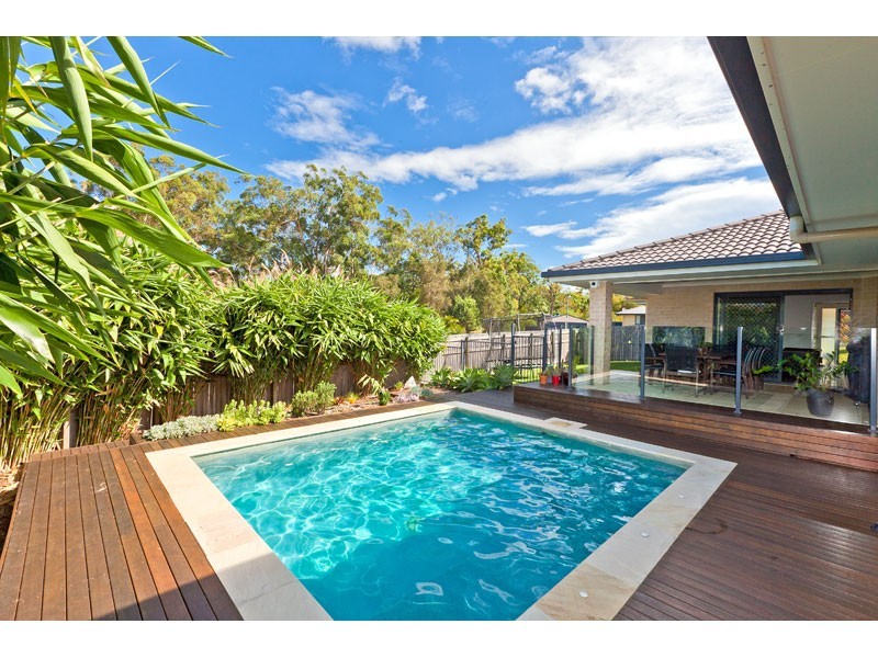 17 Emperor Drive, Redland Bay QLD 4165