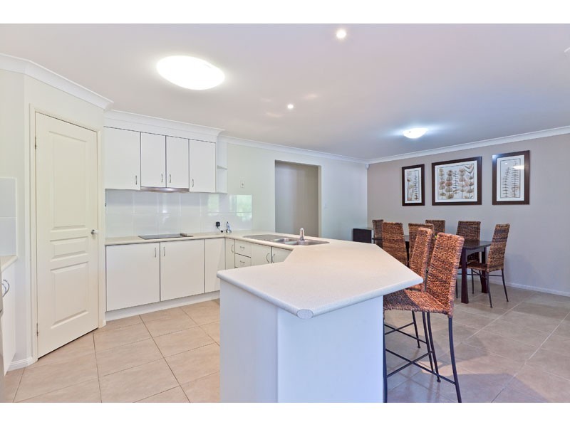 17 Emperor Drive, Redland Bay QLD 4165