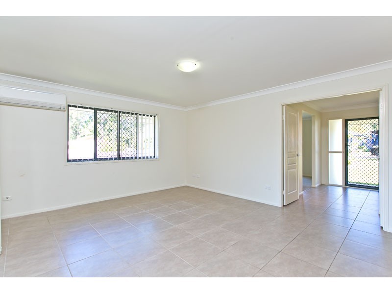 17 Emperor Drive, Redland Bay QLD 4165