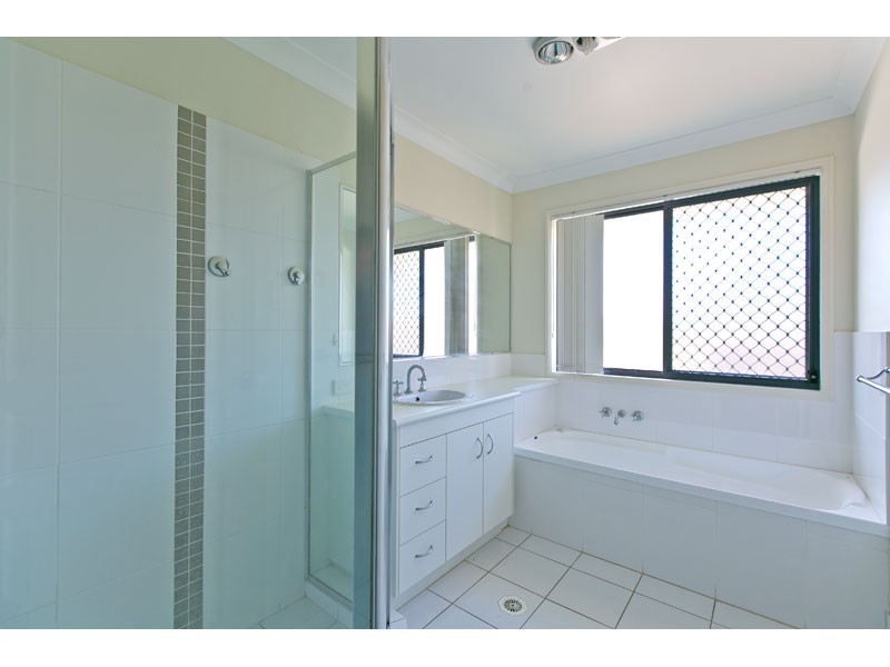 17 Emperor Drive, Redland Bay QLD 4165