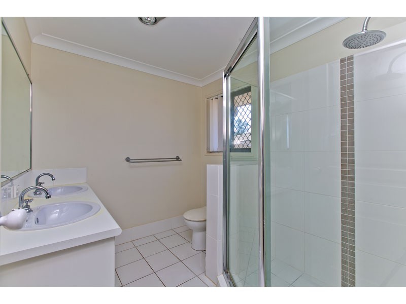 17 Emperor Drive, Redland Bay QLD 4165
