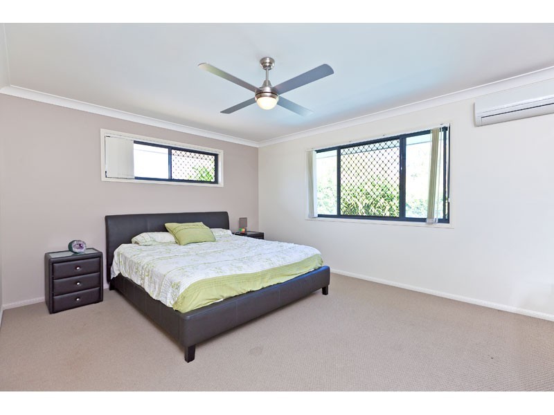 17 Emperor Drive, Redland Bay QLD 4165