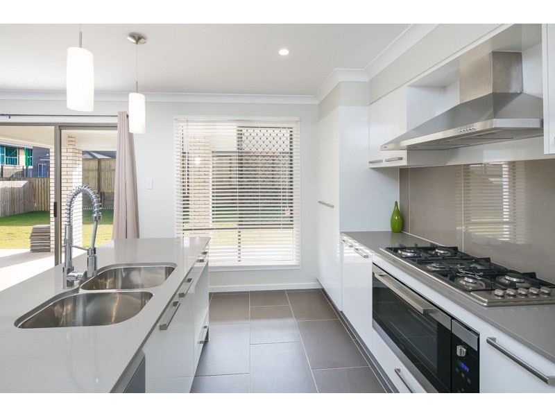 100 Spurs Drive, Wellington Point QLD 4160
