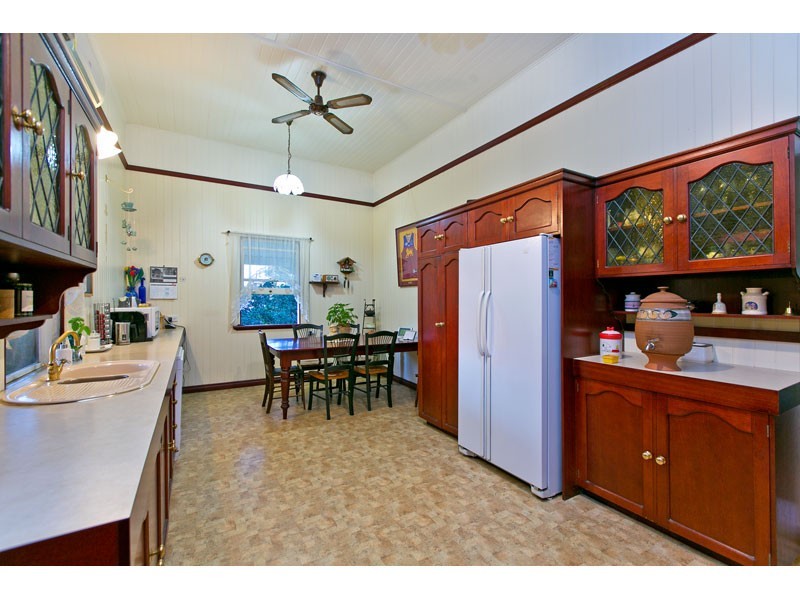 84 Watson Street, Camp Hill QLD 4152