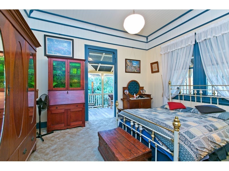 84 Watson Street, Camp Hill QLD 4152