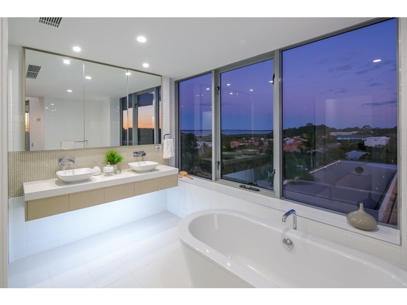 29 Shore Street East, Cleveland QLD 4163