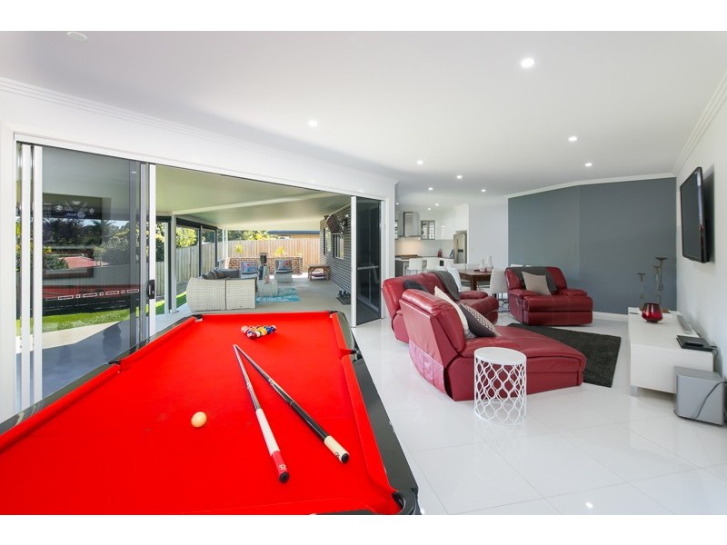 30 Magnetic Place, Redland Bay QLD 4165