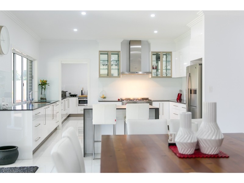 30 Magnetic Place, Redland Bay QLD 4165