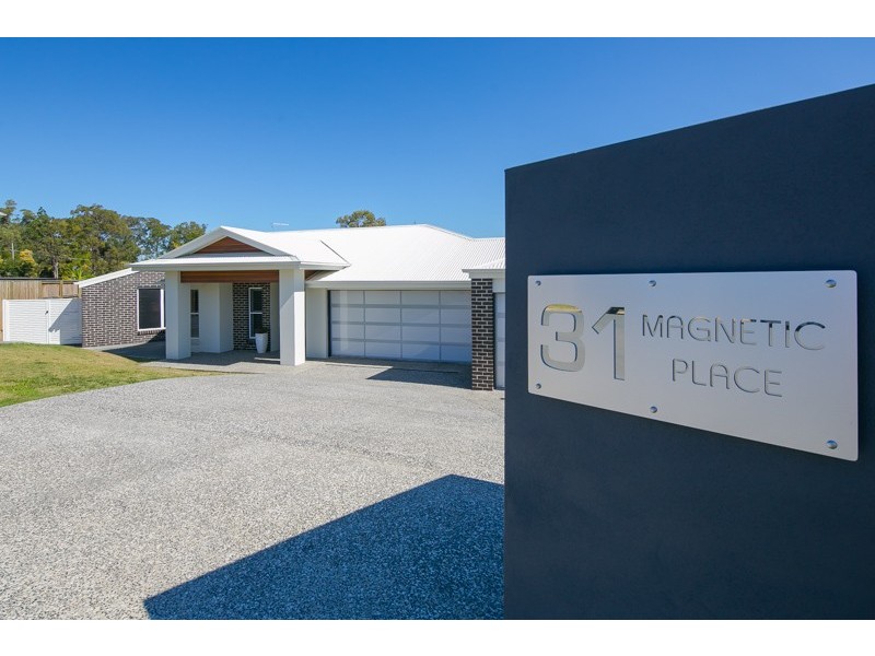 30 Magnetic Place, Redland Bay QLD 4165