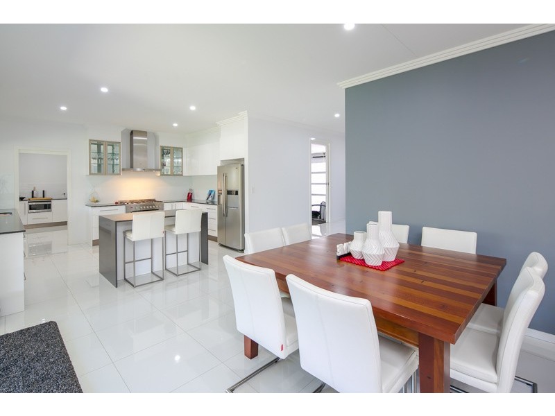 30 Magnetic Place, Redland Bay QLD 4165