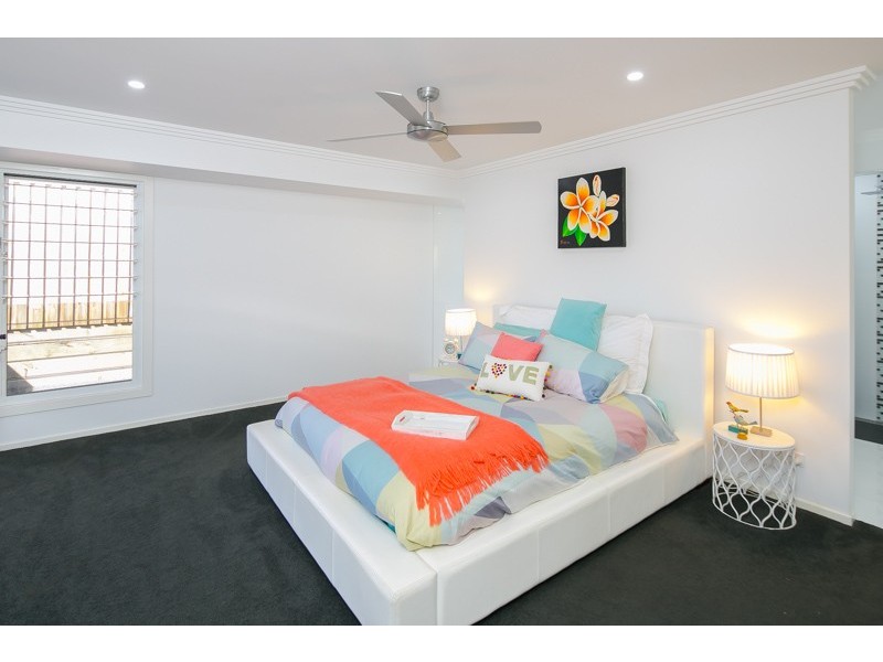 30 Magnetic Place, Redland Bay QLD 4165