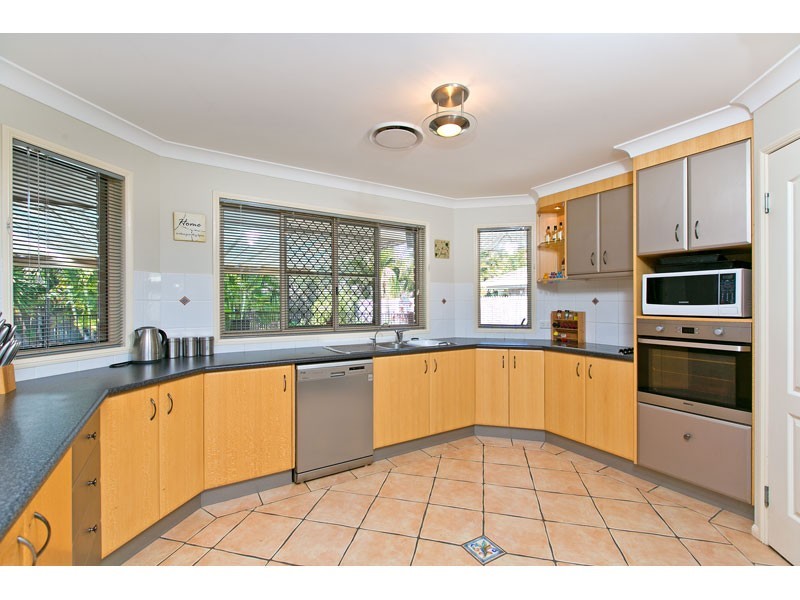 24 Farnham Street, Wellington Point QLD 4160