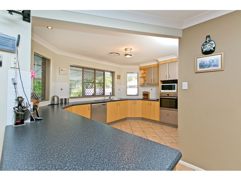 24 Farnham Street, Wellington Point QLD 4160