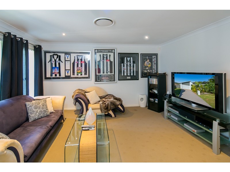 15 Cypress Street, Redland Bay QLD 4165