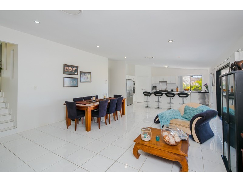 15 Cypress Street, Redland Bay QLD 4165