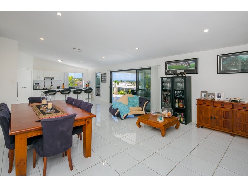15 Cypress Street, Redland Bay QLD 4165